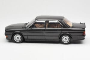 BMW M535i E28 Diamond Juodas AUTOart 1:18 75162 Metalas - nuotrauka 4 iš 8