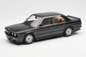BMW M535i E28 Diamond Juodas AUTOart 1:18 75162 Metalas