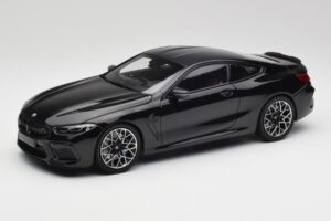 BMW M8 F92 Safyro Juodas Minichamps 1:18 110029021 Metalas