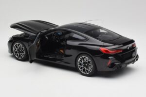BMW M8 F92 Safyro Juodas Minichamps 1:18 110029021 Metalas - nuotrauka 5 iš 8