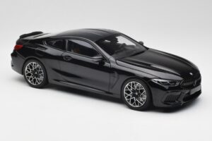 BMW M8 F92 Safyro Juodas Minichamps 1:18 110029021 Metalas - nuotrauka 6 iš 8