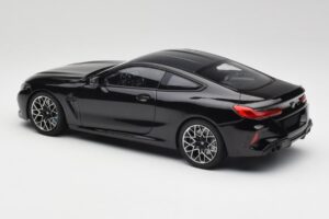 BMW M8 F92 Safyro Juodas Minichamps 1:18 110029021 Metalas - nuotrauka 7 iš 8