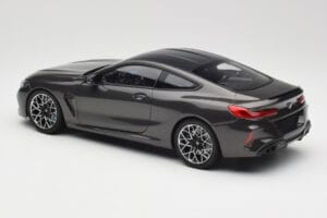 BMW M8 F92 Grey Metallic Minichamps 1:18 110029022 Metalas - nuotrauka 7 iš 8