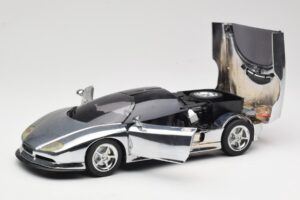 BMW Nazca M12 Chrome Silver Revell 1:18 08916 Metalas - nuotrauka 2 iš 8