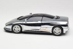 BMW Nazca M12 Chrome Silver Revell 1:18 08916 Metalas - nuotrauka 4 iš 8