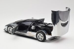 BMW Nazca M12 Chrome Silver Revell 1:18 08916 Metalas - nuotrauka 5 iš 8