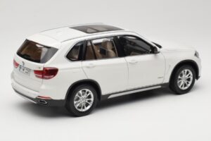 BMW X5 E70 Alpine White Paragon 1:18 PA-97073 Metalas - nuotrauka 3 iš 8