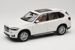 BMW X5 E70 Alpine White Paragon 1:18 PA-97073 Metalas