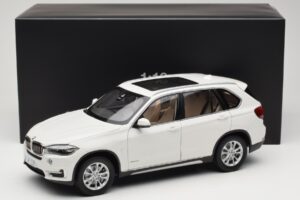 BMW X5 E70 Alpine White Paragon 1:18 PA-97073 Metalas - nuotrauka 8 iš 8