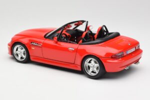 BMW Z3 E36/7 Roadsteris Raudonas Bburago 1:18 3349 Metalas - nuotrauka 7 iš 8