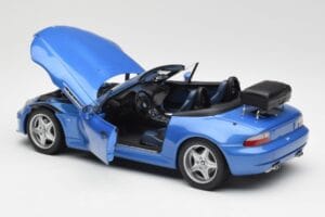 BMW Z3 M Roadster Su Bagažo Lentyna Mėlynas Metalinis UT Models 1:18 20416 Metalas - nuotrauka 5 iš 8