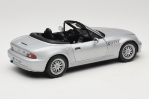 BMW Z3 Roadster 1.8 Sidabrinis Prekybos Atstovų Leidimas UT Models 1:18 80439411712 Metalas - nuotrauka 3 iš 8