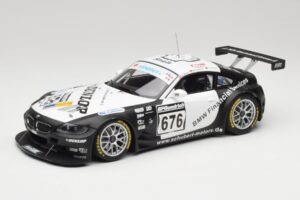 BMW Z4 #676 H. Stuck / J. Hennerici / D. Hurtgen Team Schubert Nürburgring 24 Hours 2006 AUTOart 1:18 80649 Metalas