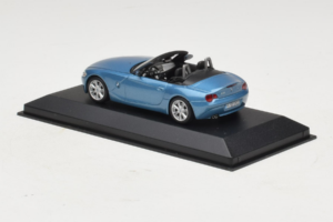 BMW Z4 E85 Kabrioletas Light Blue Metallic Minichamps 1:43 BMW016 Metalas - nuotrauka 3 iš 4
