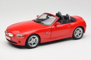 BMW Z4 E85 Roadsteris Raudonas Bburago 1:18 34046 Metalas