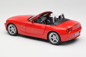 BMW Z4 E85 Roadsteris Raudonas Bburago 1:18 34046 Metalas - nuotrauka 7 iš 8