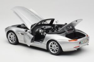 BMW Z8 E52 Titanium Silver Maisto 1:18 536896 Metalas - nuotrauka 5 iš 8