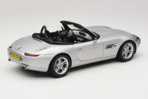 BMW Z8 Sidabrinis 007 The World Is Not Enough AUTOart 1:18 70511 Metalas - nuotrauka 3 iš 8
