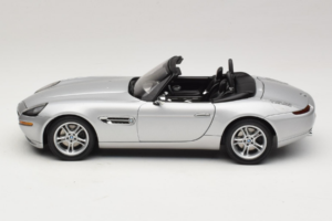 BMW Z8 Sidabrinis 007 The World Is Not Enough AUTOart 1:18 70511 Metalas - nuotrauka 4 iš 8