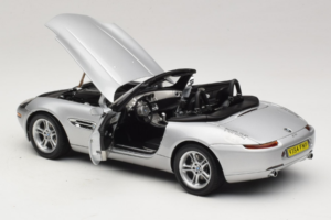 BMW Z8 Sidabrinis 007 The World Is Not Enough AUTOart 1:18 70511 Metalas - nuotrauka 5 iš 8