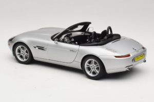 BMW Z8 Sidabrinis 007 The World Is Not Enough AUTOart 1:18 70511 Metalas - nuotrauka 7 iš 8