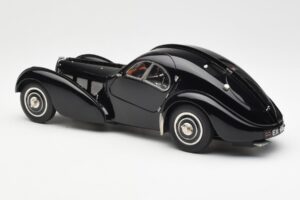 Bugatti 57SC Atlantic Juodas CMC 1:18 M-085 Metalas - nuotrauka 5 iš 6