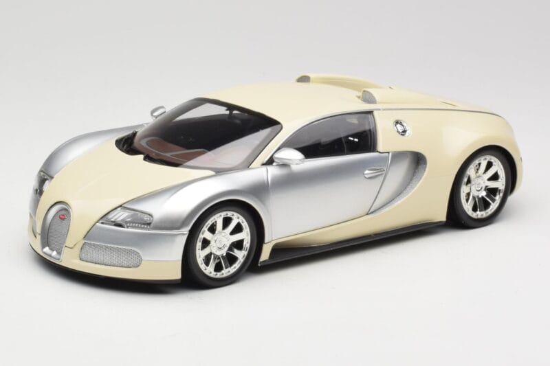 Bugatti Veyron Edition Centenaire Chrome Beige Minichamps 1:18 100110854 Metalas