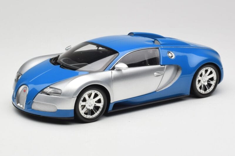 Bugatti Veyron Edition Centenaire Chrome Blue Minichamps 1:18 100110850 Metalas