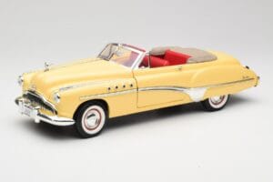 Buick Roadmaster Chrome Yellow Motormax 1:18 23124646-M17 Metalas