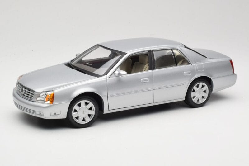 Cadillac DeVille DTS Maisto 1:18 56061 Metalas