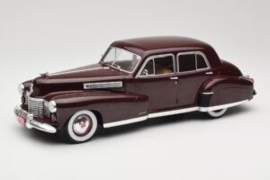 Cadillac Fleetwood 60 Special Sedan Raudonas MCG 1:18 MCG18071 Metalas