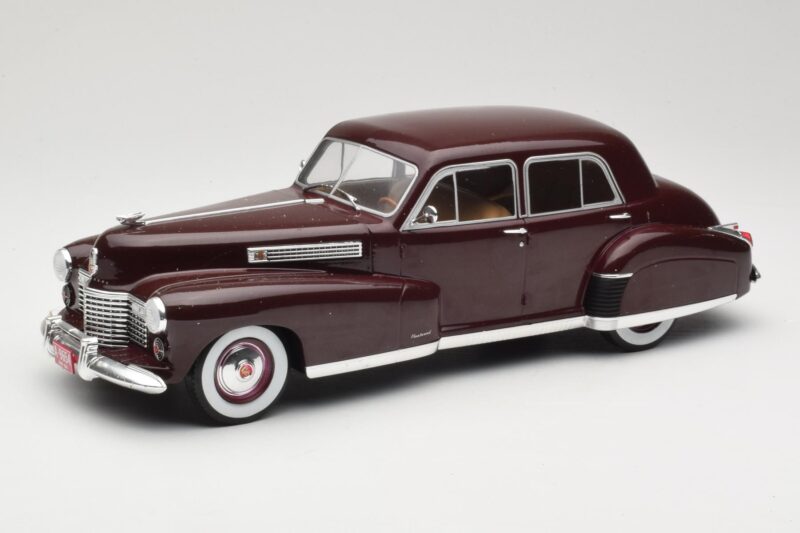 Cadillac Fleetwood 60 Special Sedan Raudonas MCG 1:18 MCG18071 Metalas