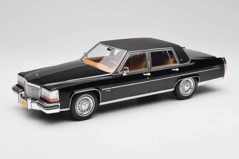 Cadillac Fleetwood Brougham Juodas MCG 1:18 MCG18250 Metalas