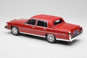 Cadillac Fleetwood Brougham Tamsiai Raudonas Metalinis MCG 1:18 MCG18251 Metalas - nuotrauka 4 iš 6