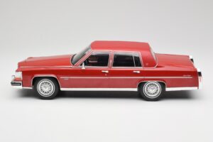 Cadillac Fleetwood Brougham Tamsiai Raudonas Metalinis MCG 1:18 MCG18251 Metalas - nuotrauka 5 iš 6