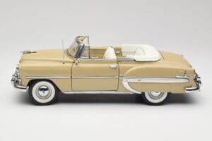 Chevrolet Bel Air Kabrioletas Kreminis Sun Star 1:18 1623 Metalas - nuotrauka 4 iš 8