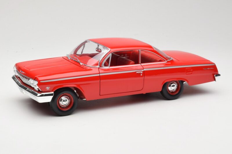Chevrolet Bel Air Raudonas Maisto 1:18 31641 Metalas