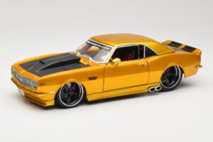 Chevrolet Camaro Z/28 Auksinis Maisto 1:18 31066 Metalas