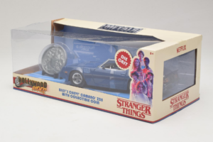 Chevrolet Camaro Z28 Stranger Things With Collectible Coin Metals Diecast 1:24 31110 Metalas - nuotrauka 3 iš 3