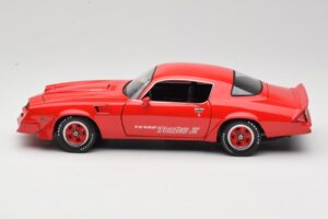 Chevrolet Camaro Z28 Yenko Turbo Z Raudonas GreenLight 1:18 12999 Metalas - nuotrauka 4 iš 8