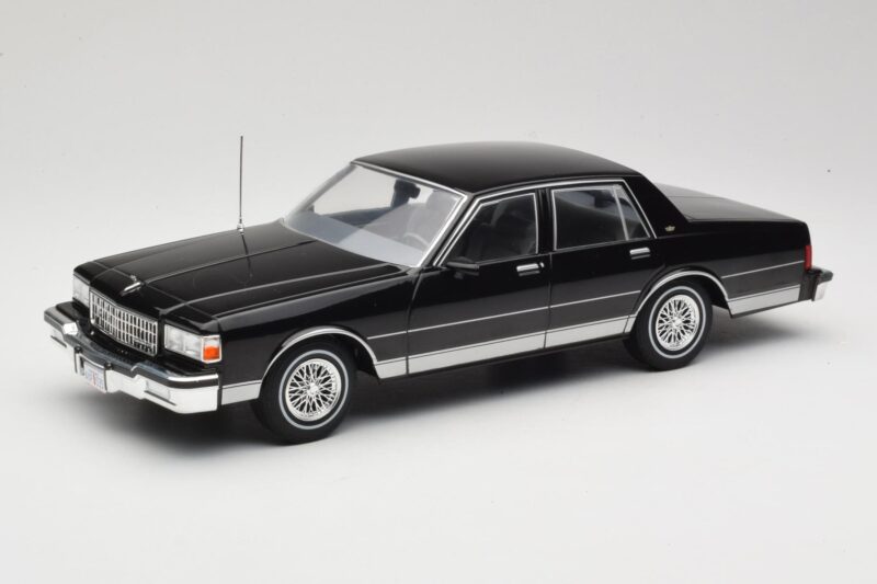 Chevrolet Caprice Juodas MCG 1:18 MCG18113 Metalas