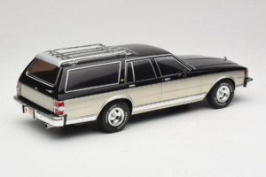 Chevrolet Caprice Estate Wagon Sidabrinis & Pilkas MCG 1:18 MCG18478 Metalas - nuotrauka 2 iš 6