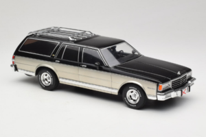 Chevrolet Caprice Estate Wagon Sidabrinis & Pilkas MCG 1:18 MCG18478 Metalas - nuotrauka 4 iš 6