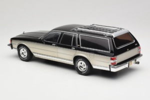 Chevrolet Caprice Estate Wagon Sidabrinis & Pilkas MCG 1:18 MCG18478 Metalas - nuotrauka 5 iš 6