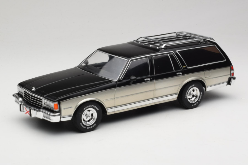 Chevrolet Caprice Estate Wagon Sidabrinis & Pilkas MCG 1:18 MCG18478 Metalas