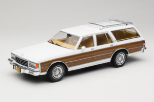 Chevrolet Caprice Estate Wagon Baltas MCG 1:18 MCG18475 Metalas