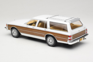 Chevrolet Caprice Estate Wagon Baltas MCG 1:18 MCG18475 Metalas - nuotrauka 5 iš 6