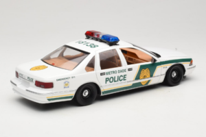 Chevrolet Caprice Metro Dade Policija UT Models 1:18 21024 Metalas - nuotrauka 3 iš 8