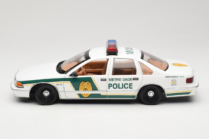 Chevrolet Caprice Metro Dade Policija UT Models 1:18 21024 Metalas - nuotrauka 4 iš 8