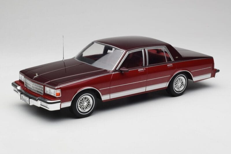 Chevrolet Caprice Raudonas Metalinis MCG 1:18 MCG18361 Metalas